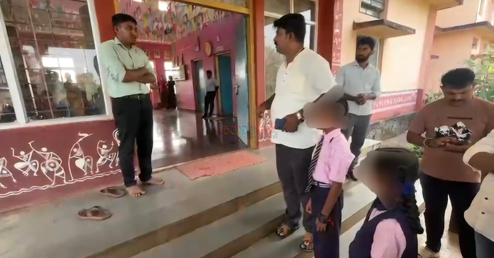 ಕಾರ್ಕಳ ಮಿಯ್ಯಾರು ಮೊರಾರ್ಜಿ ದೇಸಾಯಿ ವಸತಿ ಶಾಲೆಯಲ್ಲಿ ದೈಹಿಕ ಶಿಕ್ಷಣ ಶಿಕ್ಷಕನ ಕ್ರೌರ್ಯ: ಹಿಂದೂ ಮಕ್ಕಳ ಧಾರ್ಮಿಕ ಆಚರಣೆ ಅವಹೇಳನ ಆರೋಪ: ಎಳೆಮಕ್ಕಳಿಗೆ ಮಾನಸಿಕ ದೈಹಿಕ ಕಿರುಕುಳ ನೀಡುತ್ತಿದ್ದ ಅತಿಥಿ ಶಿಕ್ಷಕನ ವಜಾ