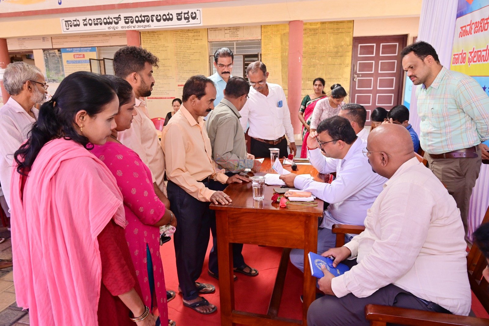 ಕಡ್ತಲ: ಶಾಸಕರಿಂದ ಸಾರ್ವಜನಿಕರಿಂದ ಅಹವಾಲು ಸ್ವೀಕಾರ,ಫಲಾನುಭವಿಗಳಿಗೆ ಸವಲತ್ತು ವಿತರಣಾ ಕಾರ್ಯಕ್ರಮ