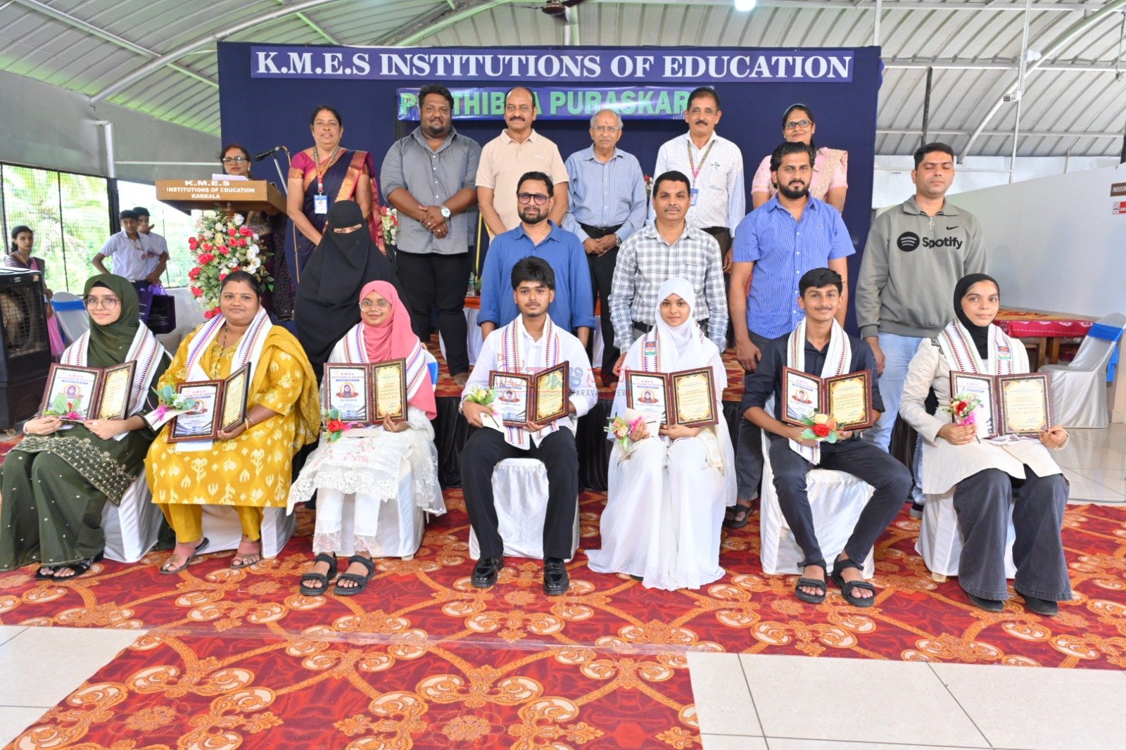 ಕಾರ್ಕಳ: ಕೆಎಂಇಸ್ ಶಿಕ್ಷಣ ಸಂಸ್ಥೆಯಲ್ಲಿ ಪ್ರತಿಭಾ ಪುರಸ್ಕಾರ- ದಾನದಿಂದ ಮಾನವನ ಜೀವನ ಸಾರ್ಥಕ: ಕಮಲಾಕ್ಷ ಕಾಮತ್ ಸಿ.ಎ