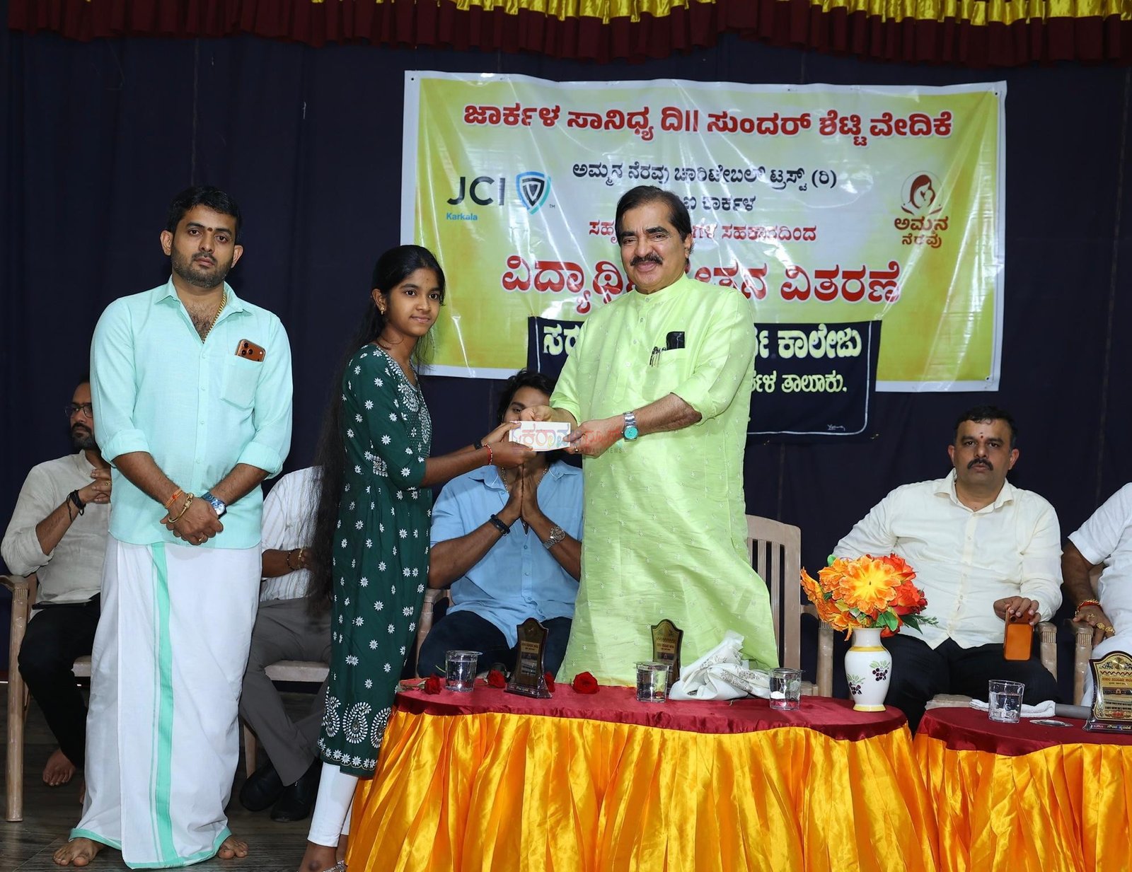 ಅಮ್ಮನ ನೆರವು ಚಾರಿಟೇಬಲ್ ಟ್ರಸ್ಟ್ ವತಿಯಿಂದ ಆರೂವರೆ ಲಕ್ಷ ವಿದ್ಯಾರ್ಥಿವೇತನ ವಿತರಣೆ