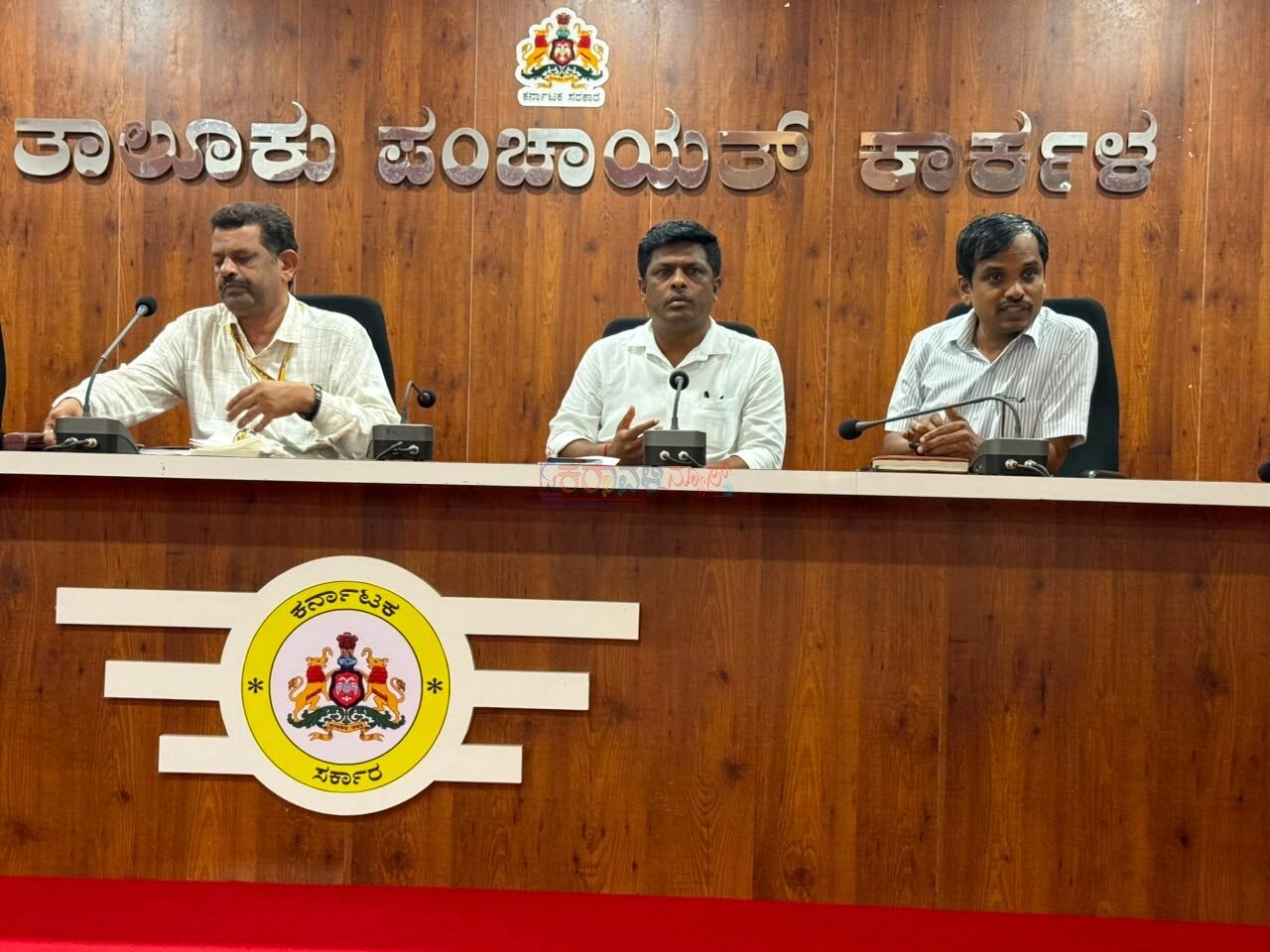 ಕಾರ್ಕಳ ತಾಲೂಕು ಪಂಚಾಯತ್ ಸಭಾಂಗಣದಲ್ಲಿ ಗೃಹಜ್ಯೋತಿ ಪರಿಷ್ಕರಣೆ ಕುರಿತು ಗ್ಯಾರಂಟಿ ಅನುಷ್ಠಾನ ಸಮಿತಿ ಸಭೆ: ದಾಖಲೆಗಳ ಪರಿಶೀಲನೆ ಫಲಾನುಭವಿಗಳಿಗೆ ಗೊಂದಲಕ್ಕೆ ಕಾರಣವಾಗಬಾರದು: ಗ್ಯಾರಂಟಿ ಅನುಷ್ಠಾನ ಸಮಿತಿ ಅಧ್ಯಕ್ಷ ಅಜಿತ್ ಹೆಗ್ಡೆ