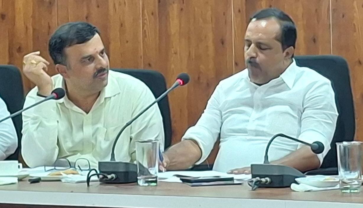 ಹೆಬ್ರಿಯಲ್ಲಿ ಅಪಾಯಕಾರಿ ಮರಬಿದ್ದು ಅಮಾಯಕ ವ್ಯಕ್ತಿ ಸಾವಿನ ಪ್ರಕರಣಕ್ಕೆ ಅರಣ್ಯ ಇಲಾಖೆಯ ಅಧಿಕಾರಿಗಳೇ ನೇರ ಹೊಣೆ: ಅವರ ವಿರುದ್ಧವೇ FIR ದಾಖಲಿಸಬೇಕು: ಸಚಿವರ ಪ್ರಗತಿ ಪರಿಶೀಲನಾ ಸಭೆಯಲ್ಲಿ ಶಾಸಕ ಸುನಿಲ್ ಕುಮಾರ್ ಆಕ್ರೋಶ