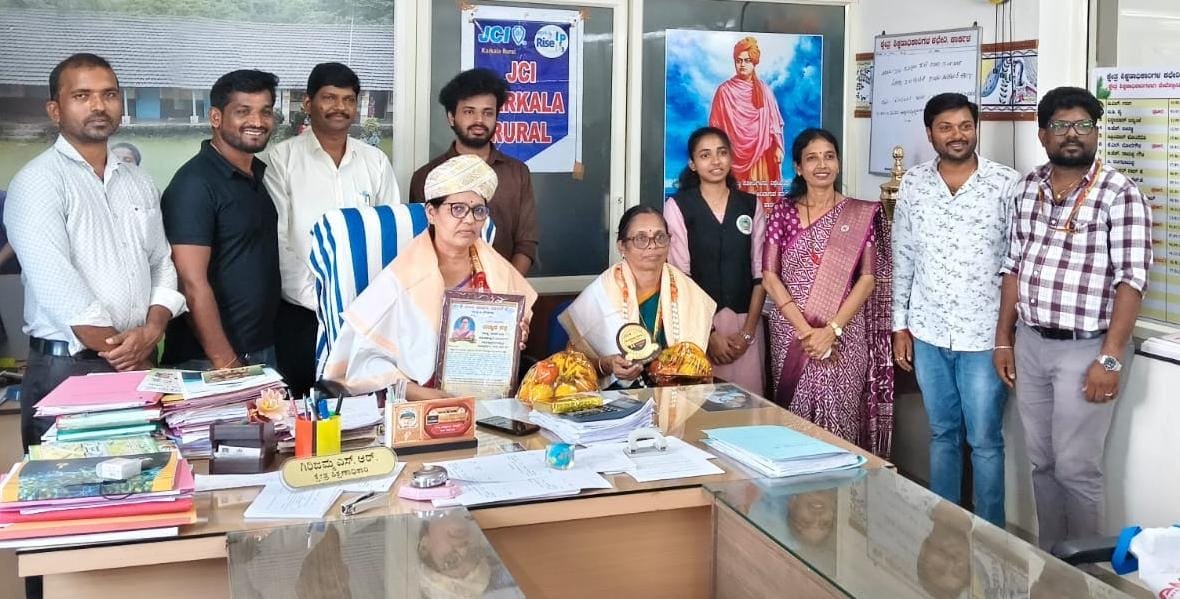 ಕಾರ್ಕಳ BEO ಗಿರಿಜಮ್ಮ ಹಾಗೂ ಸಮನ್ವಯಾಧಿಕಾರಿ ಇಂದಿರಾ ಭಟ್ ಅವರಿಗೆ ಸನ್ಮಾನ